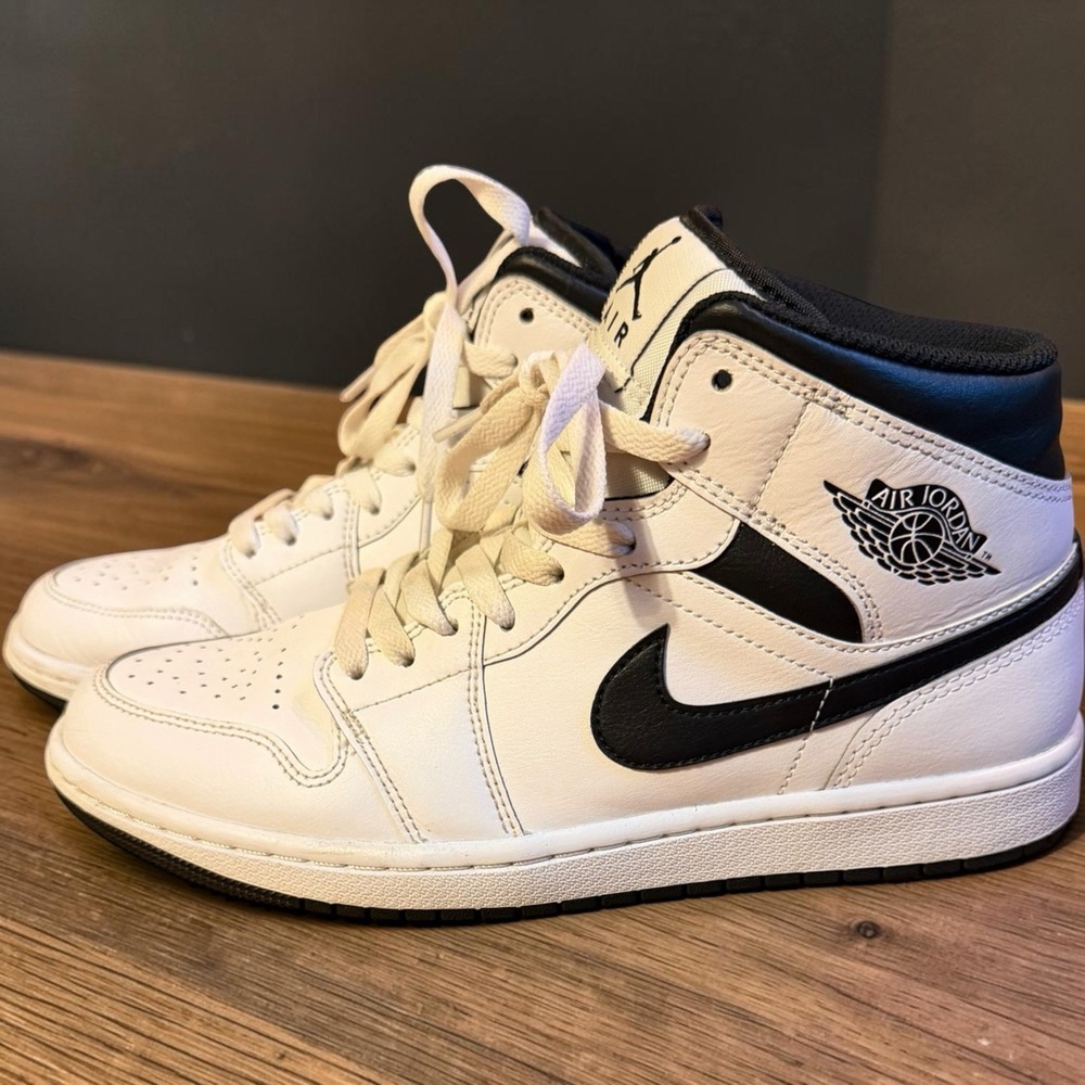 Nike Air Jordan 1 Mid Reverse Panda Mens 8.5 White Black DQ8426-132 Leather
